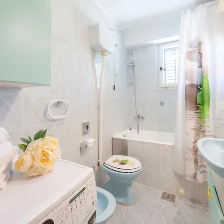 Paula Apartman *