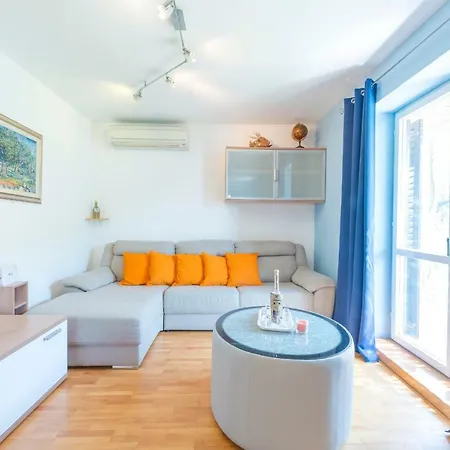 Paula Apartman *