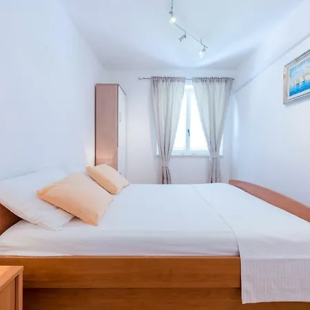 Paula Apartman *